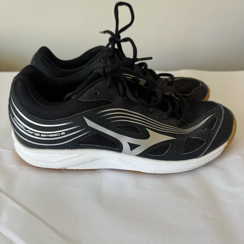 MIZUNO Size 8.5 Women’s CYCLONE SPEED 3 Volleyball Shoes Sneakers